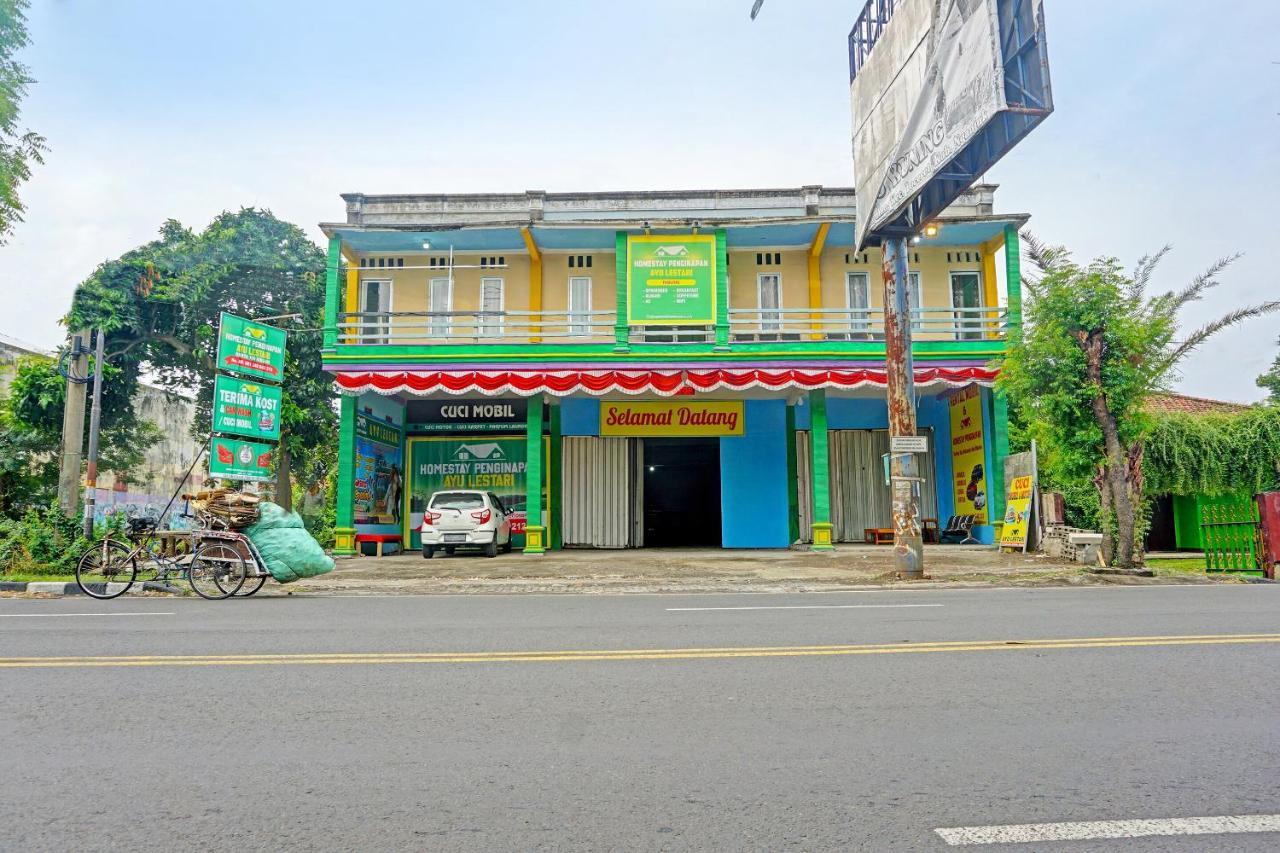 Oyo 91825 Ayu Lestari Homestay Nganjuk Exterior photo