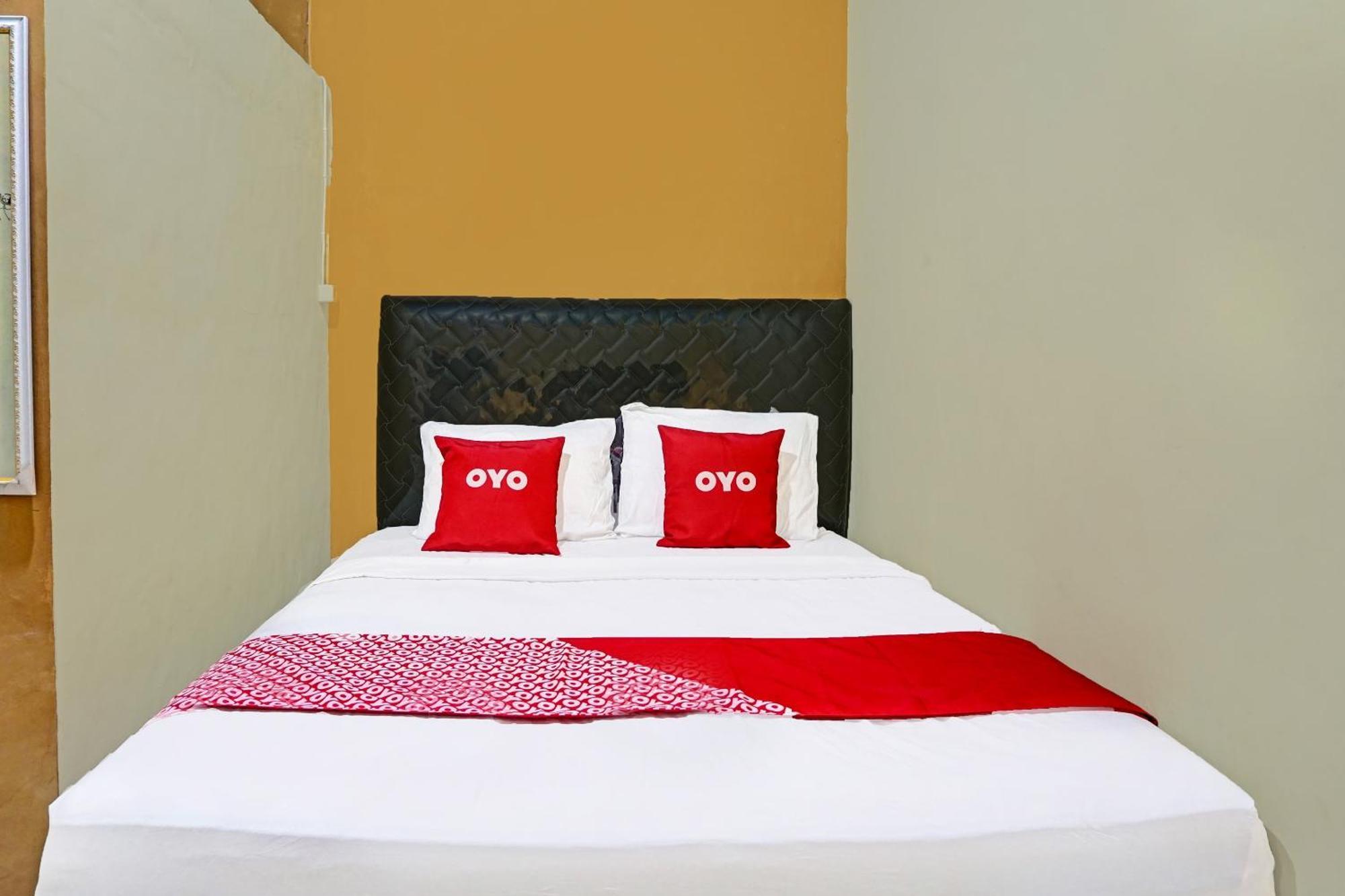 Oyo 91825 Ayu Lestari Homestay Nganjuk Exterior photo